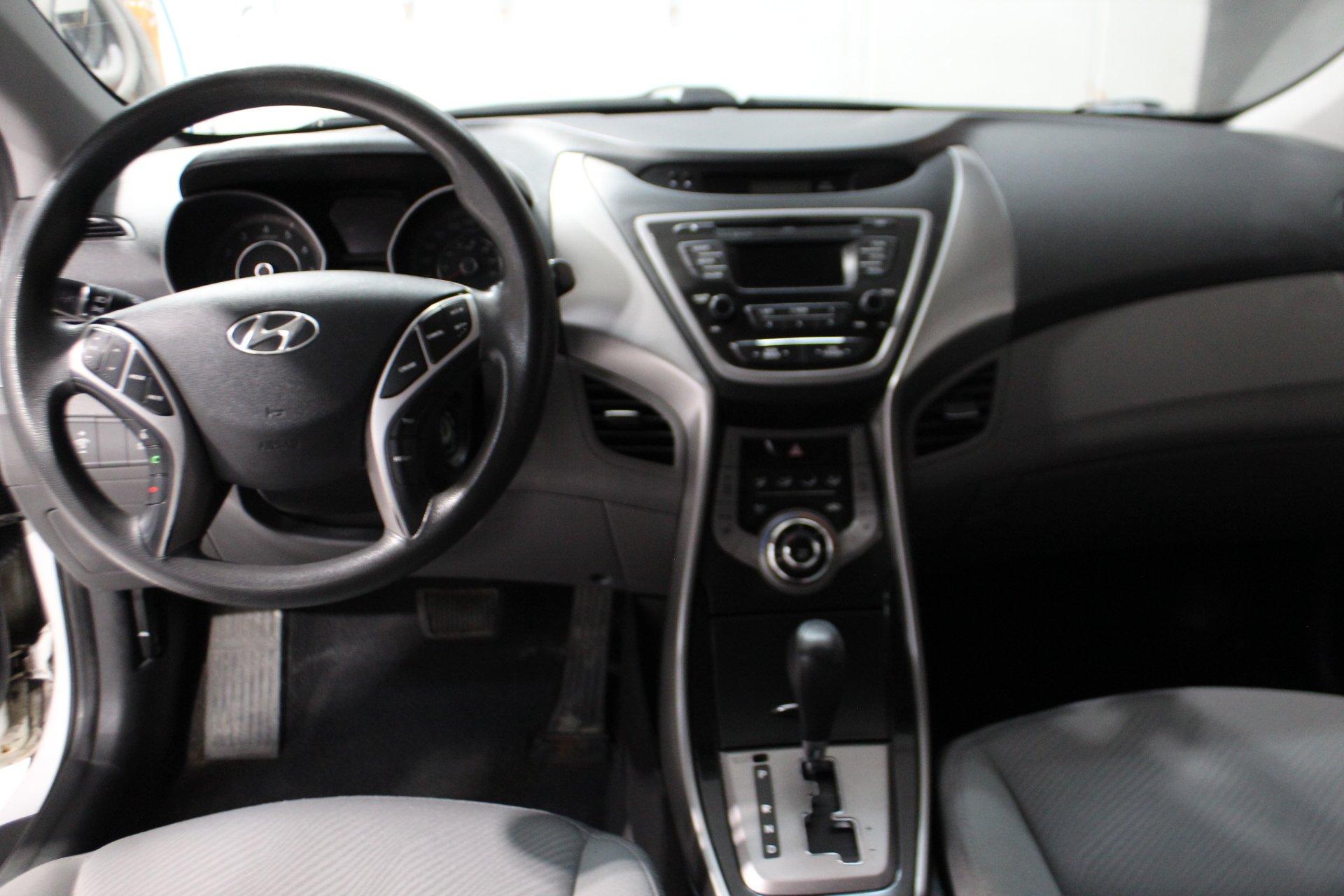 Hyundai Elantra 2013 - Image 8