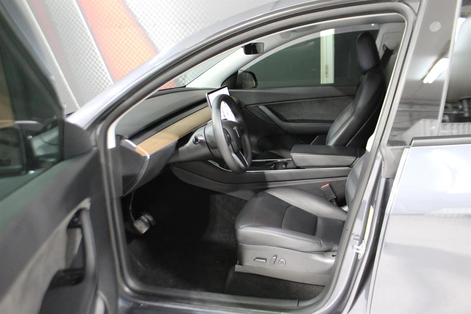 Tesla Model Y 2021 - Image 9