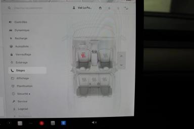 Tesla Model Y 2021 - Thumbnail 16