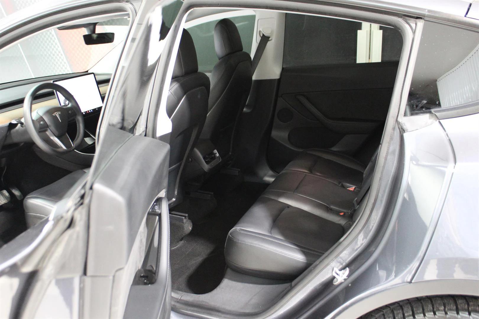 Tesla Model Y 2021 - Image 17