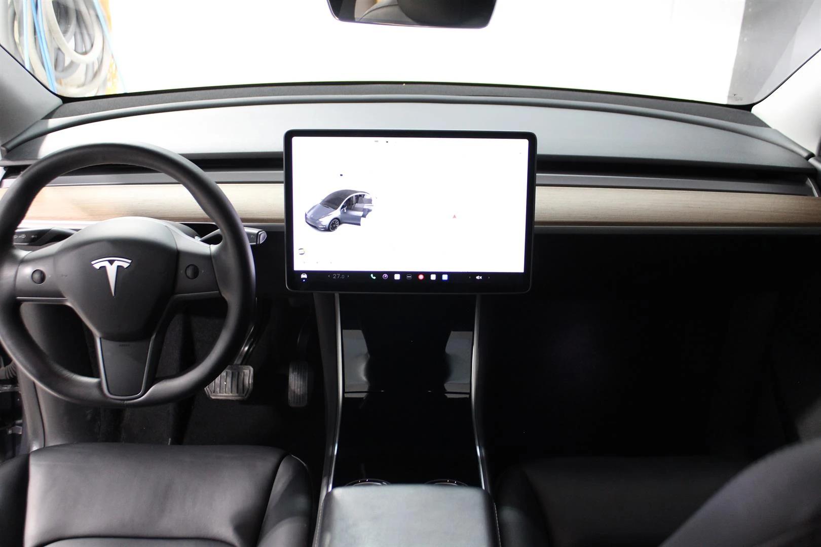 Tesla Model Y 2021 - Image 11