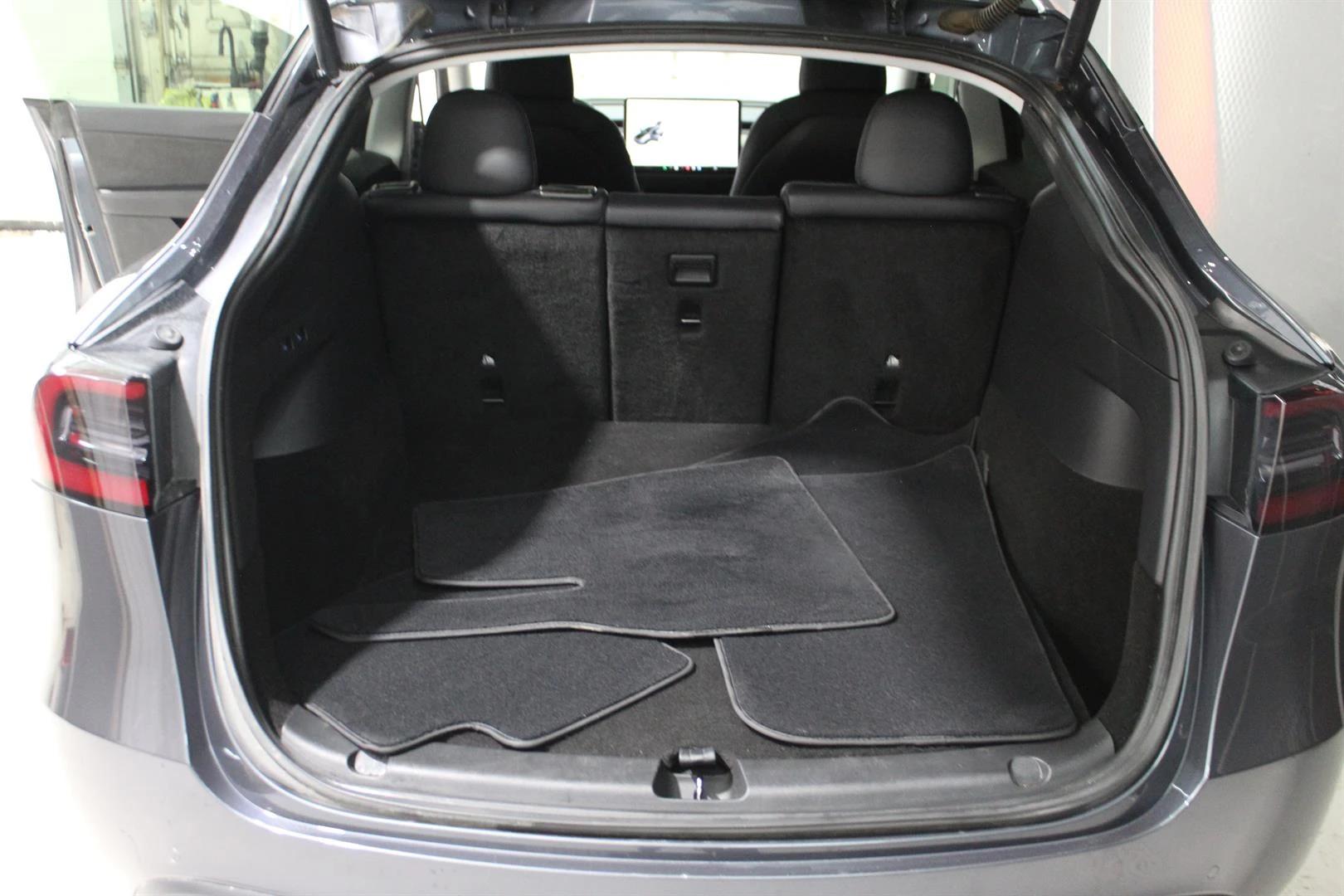 Tesla Model Y 2021 - Image 19