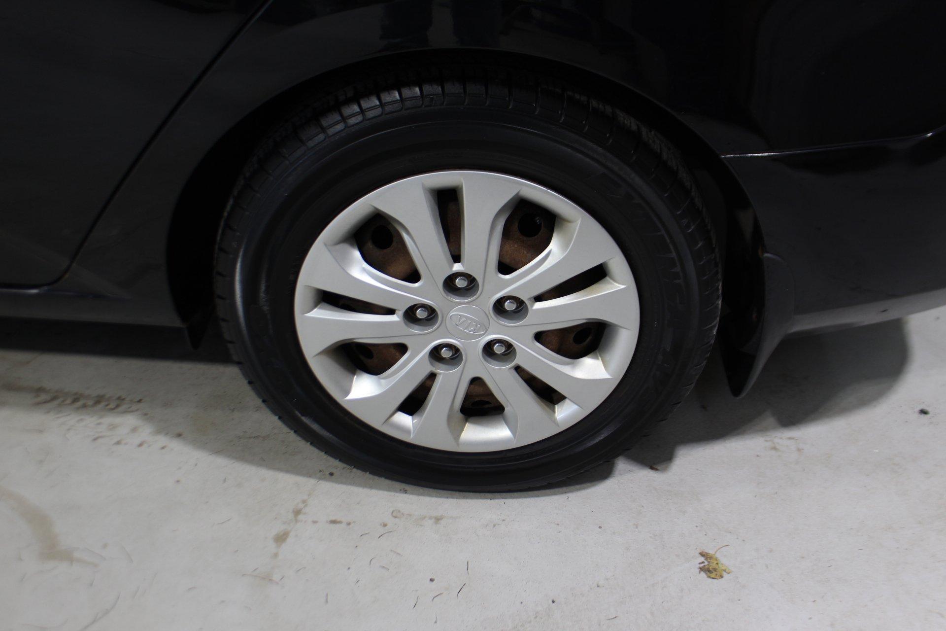 Kia Forte 2011 - Image 8