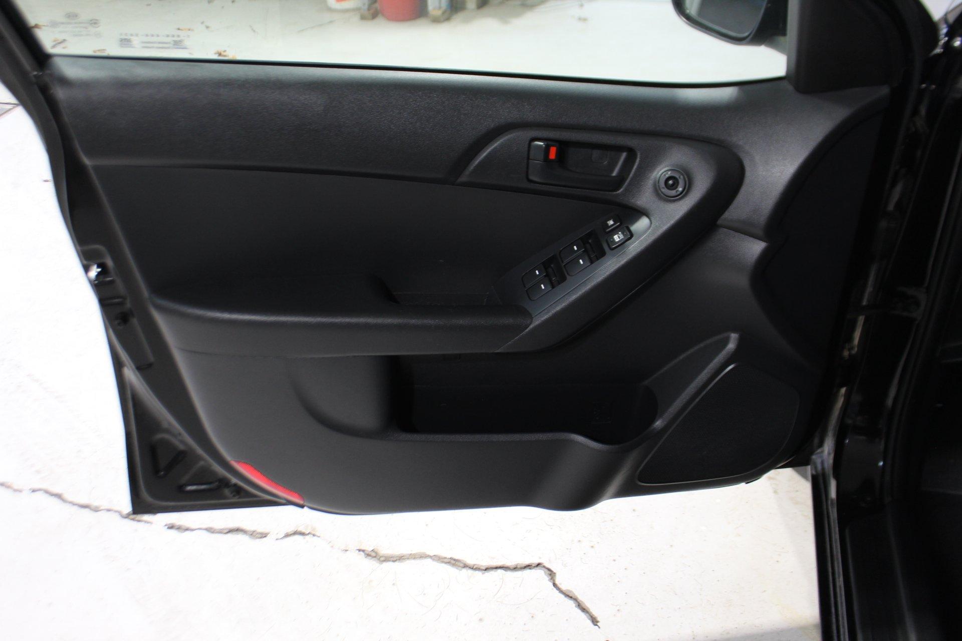 Kia Forte 2011 - Image 9