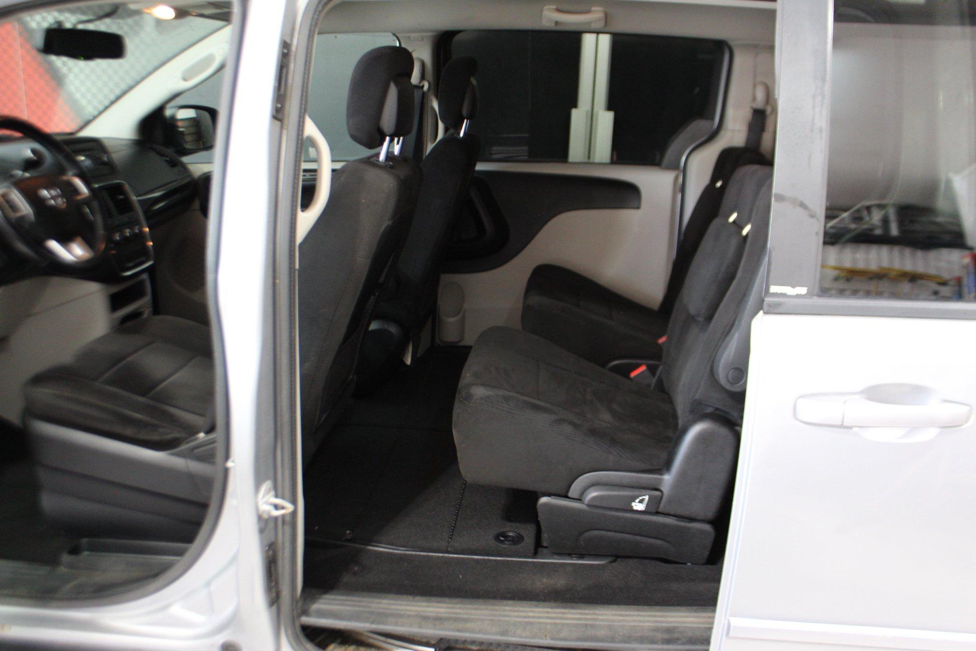Dodge Grand Caravan 2013 - Image 19