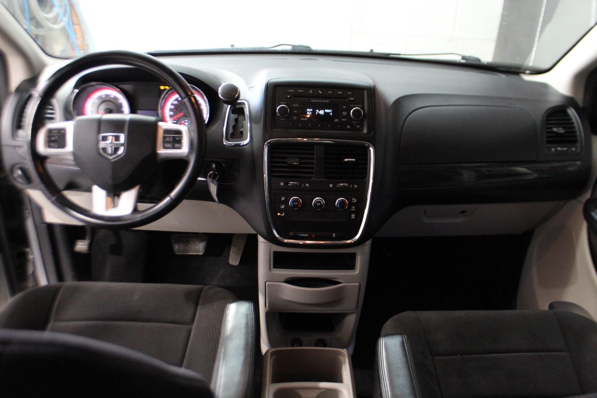 Dodge Grand Caravan 2013 - Image 12