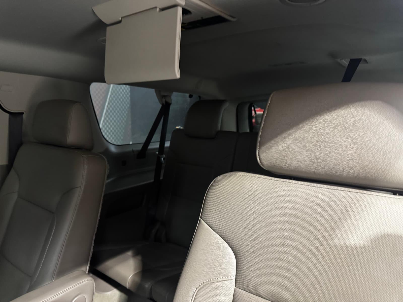 Chevrolet Suburban 2017 - Image 10