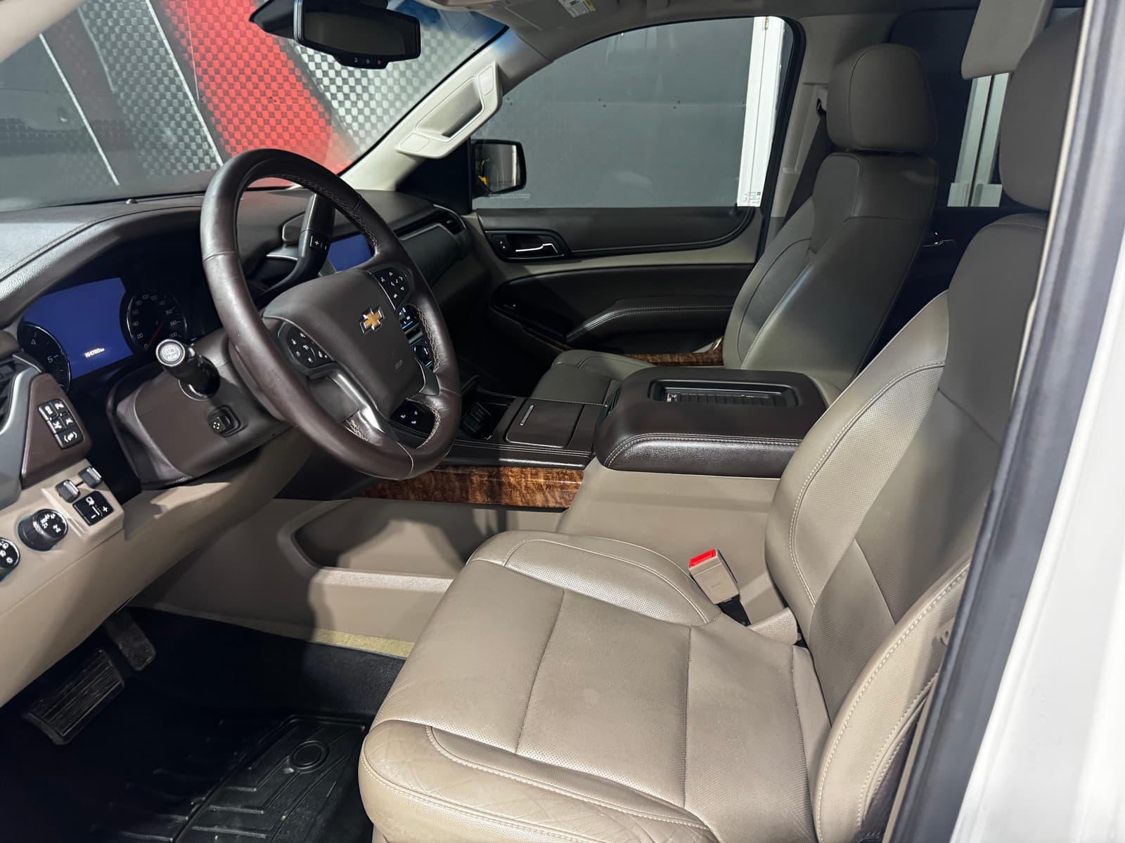 Chevrolet Suburban 2017 - Image 11