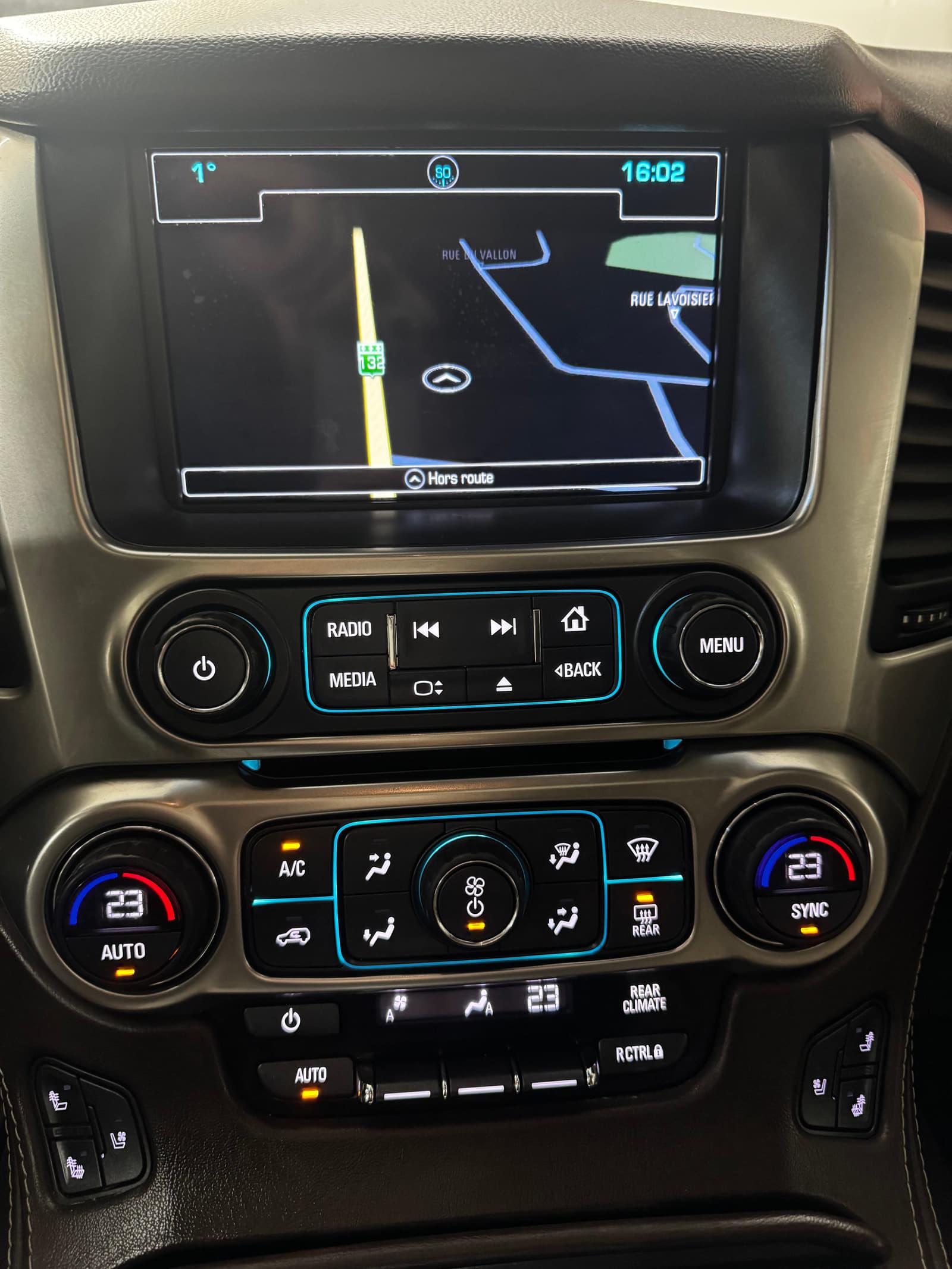 Chevrolet Suburban 2017 - Image 17