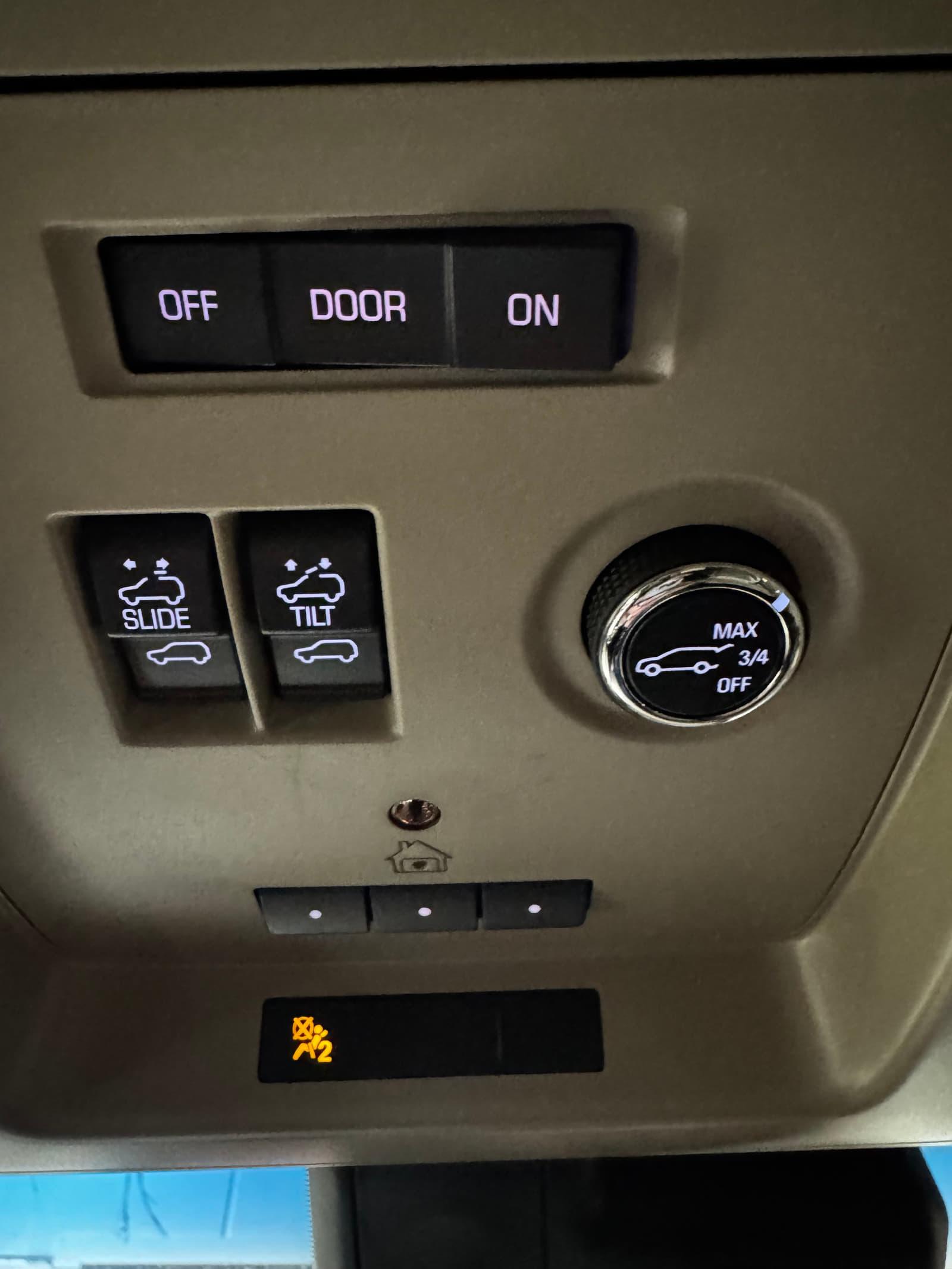 Chevrolet Suburban 2017 - Image 19