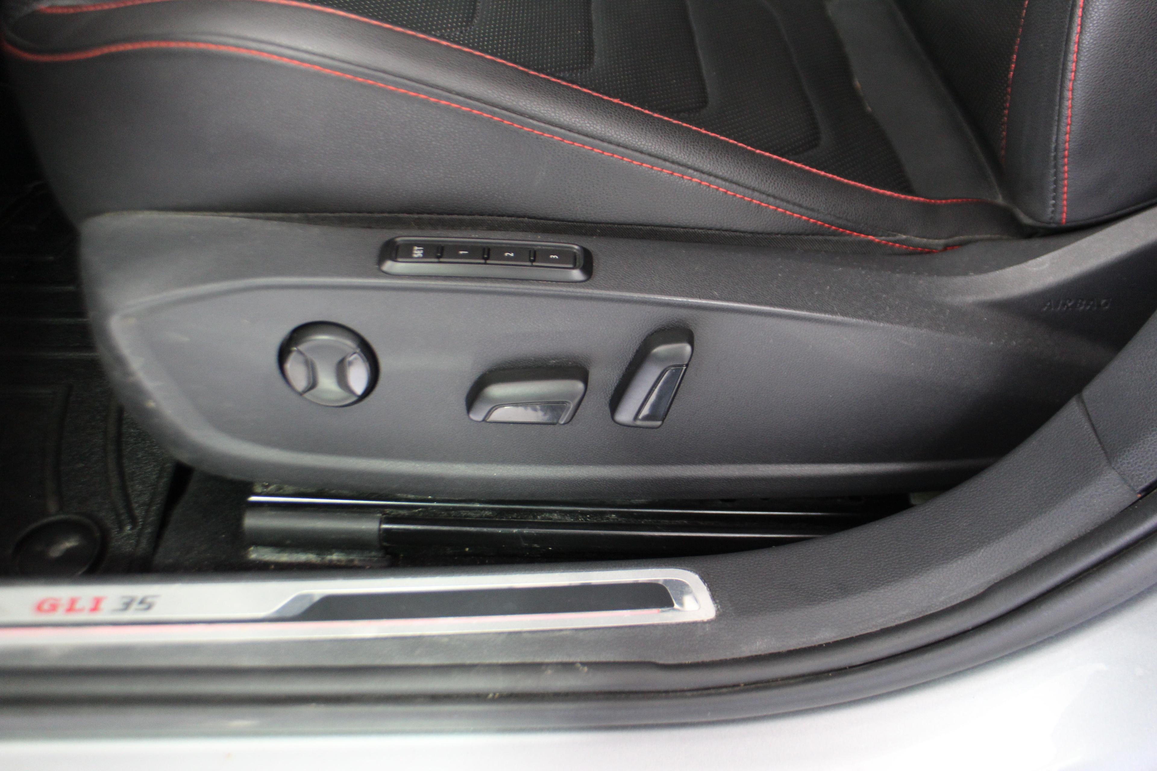 Volkswagen Jetta 2019 - Image 12