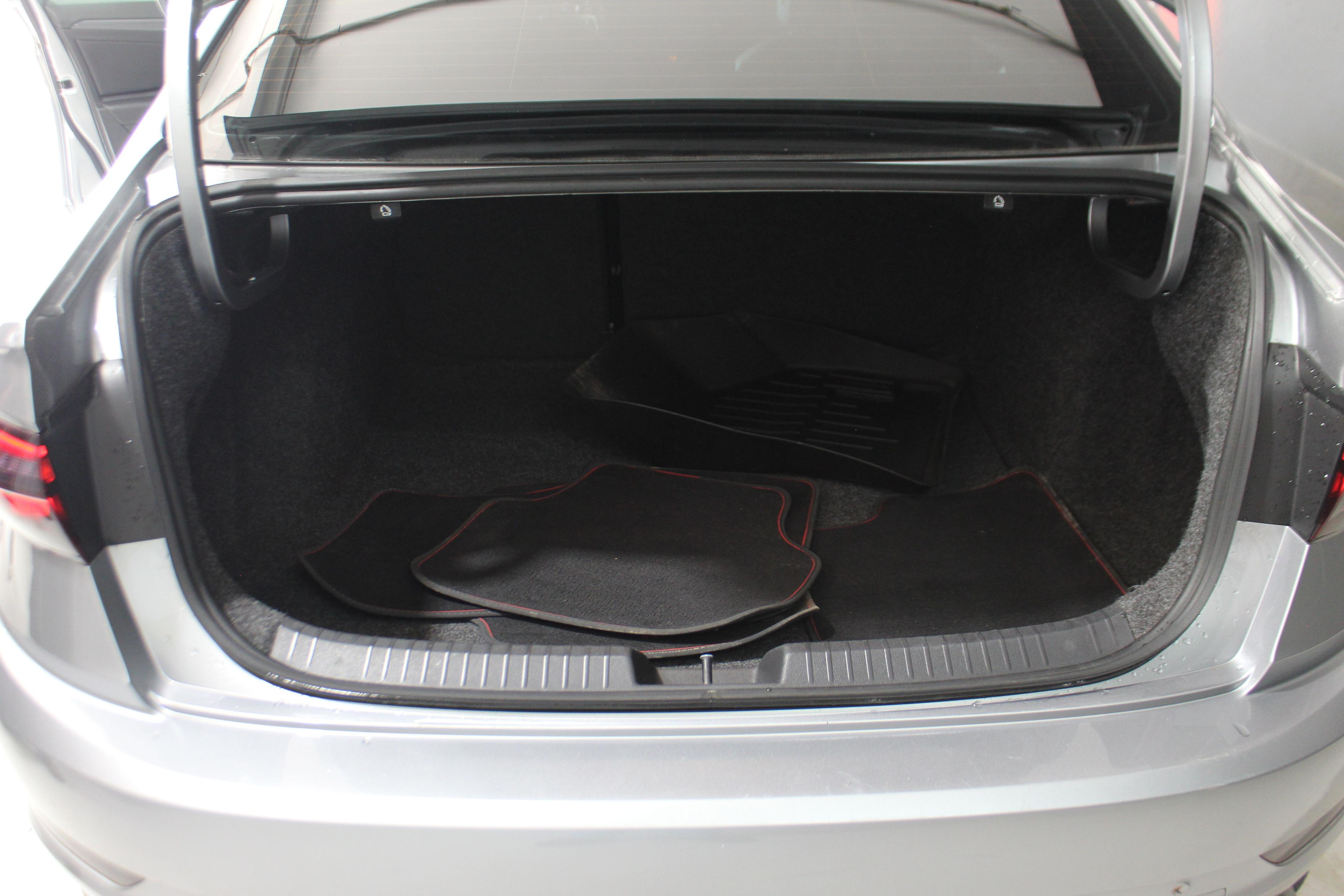 Volkswagen Jetta 2019 - Image 30