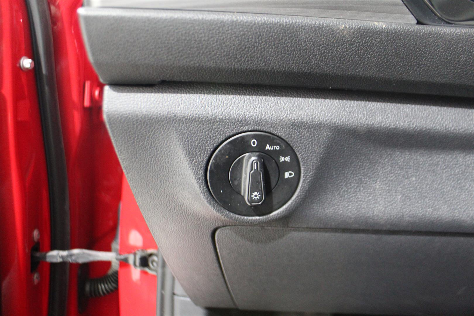 Volkswagen Jetta 2019 - Image 13