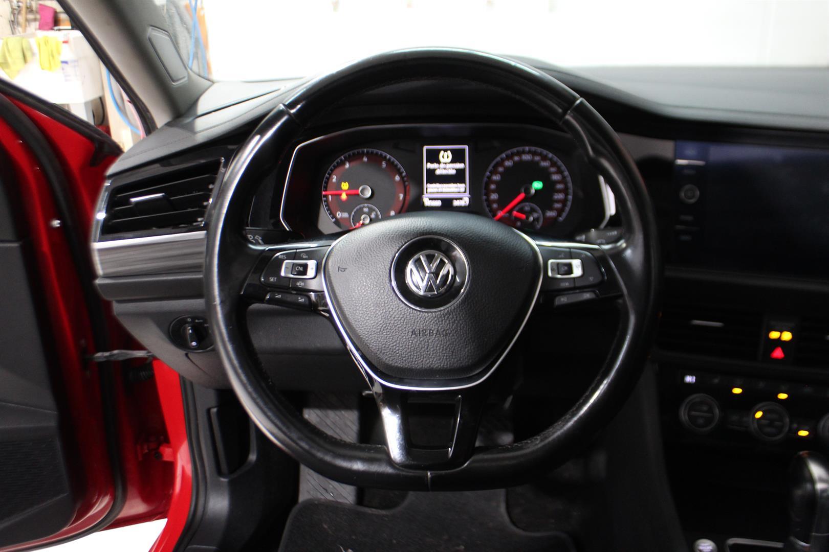 Volkswagen Jetta 2019 - Image 16