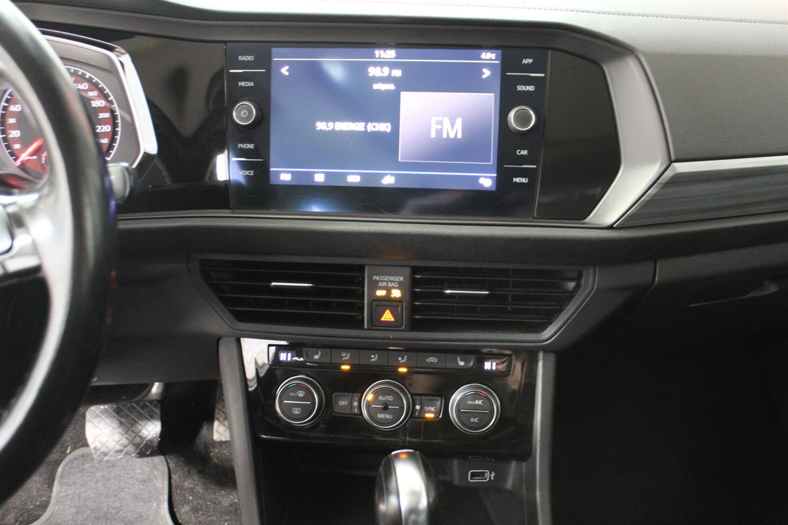 Volkswagen Jetta 2019 - Image 20