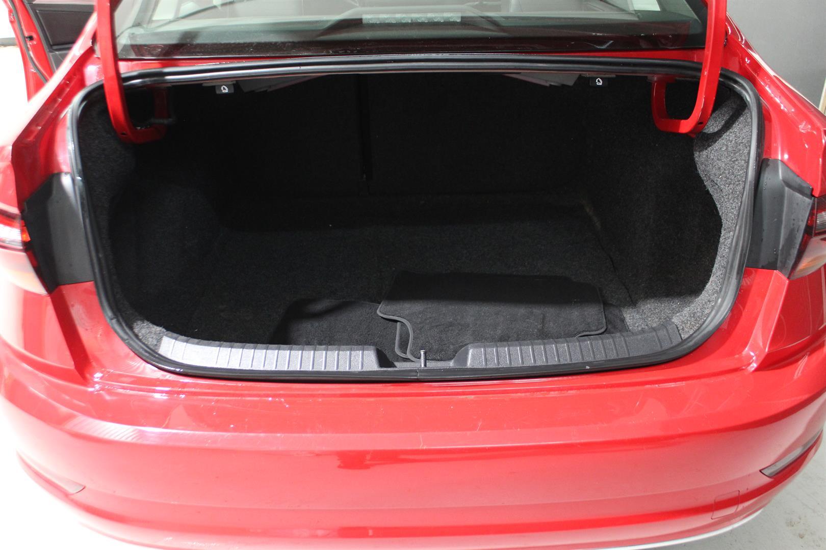 Volkswagen Jetta 2019 - Image 28