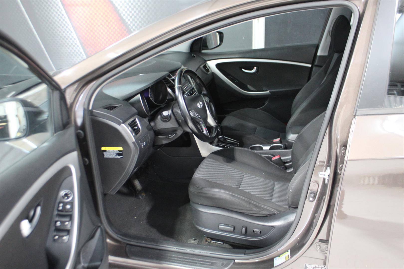 Hyundai Elantra Gt 2016 - Image 11