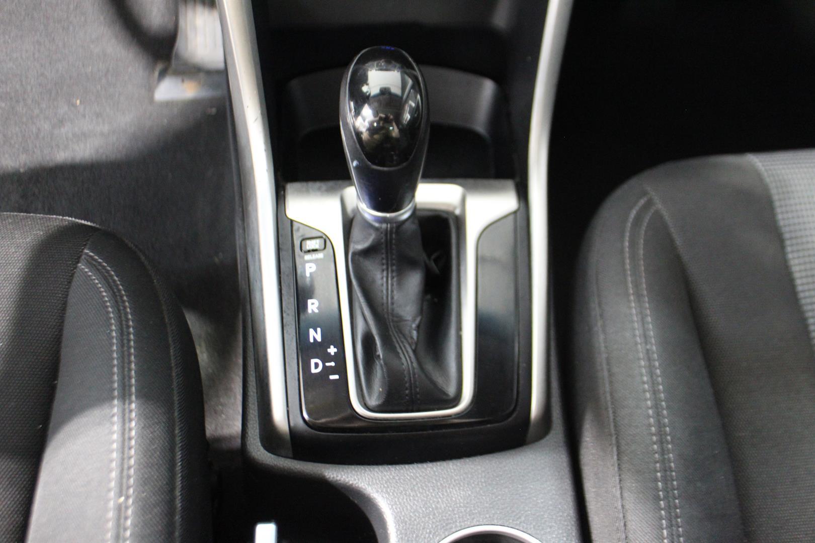 Hyundai Elantra Gt 2016 - Image 24