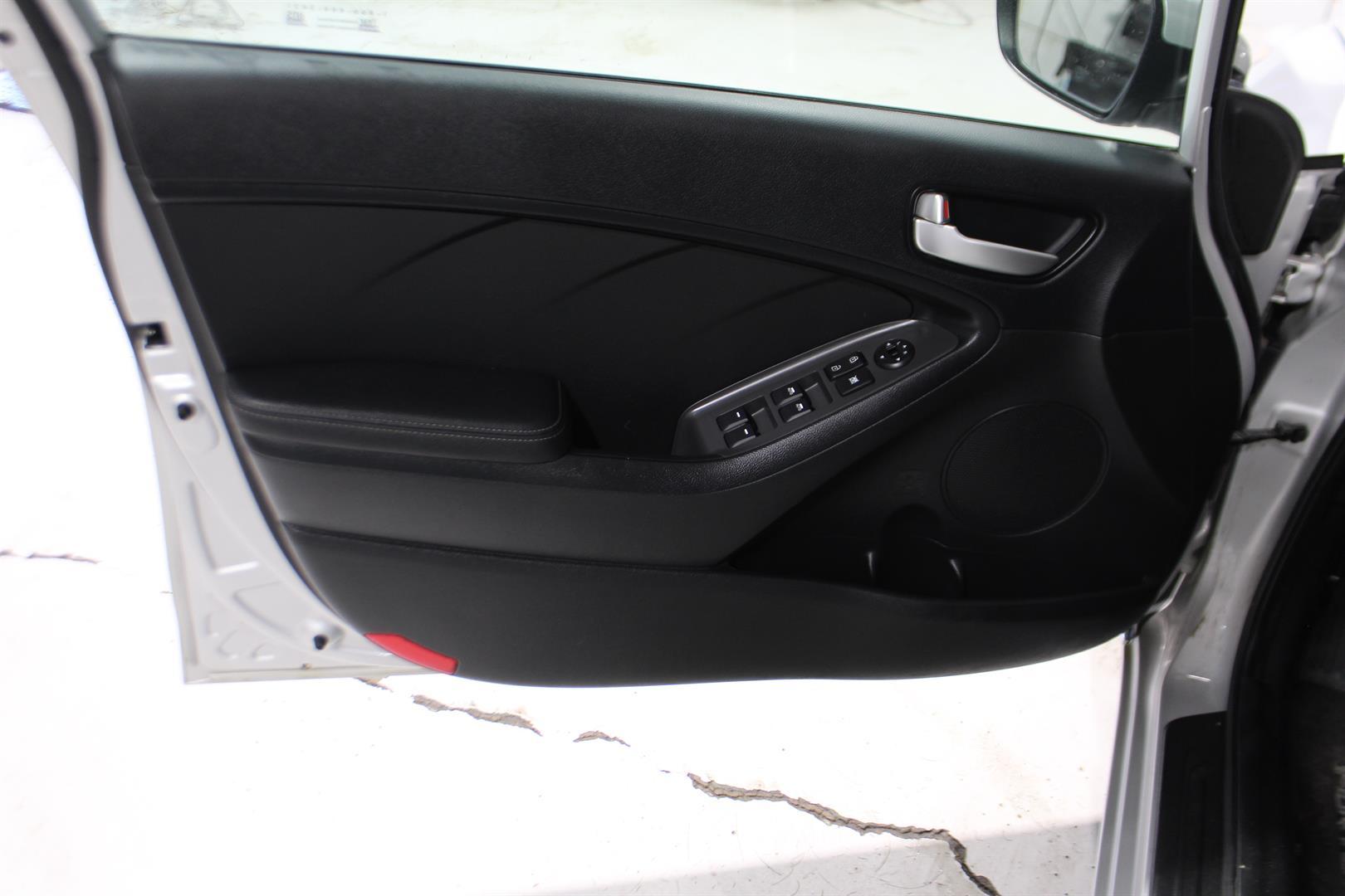 Kia Forte 2017 - Image 9