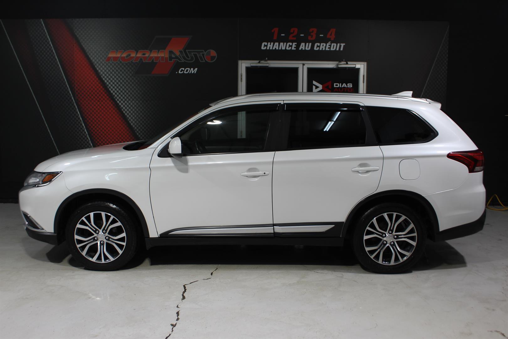 Mitsubishi Outlander 2017 - Image 1