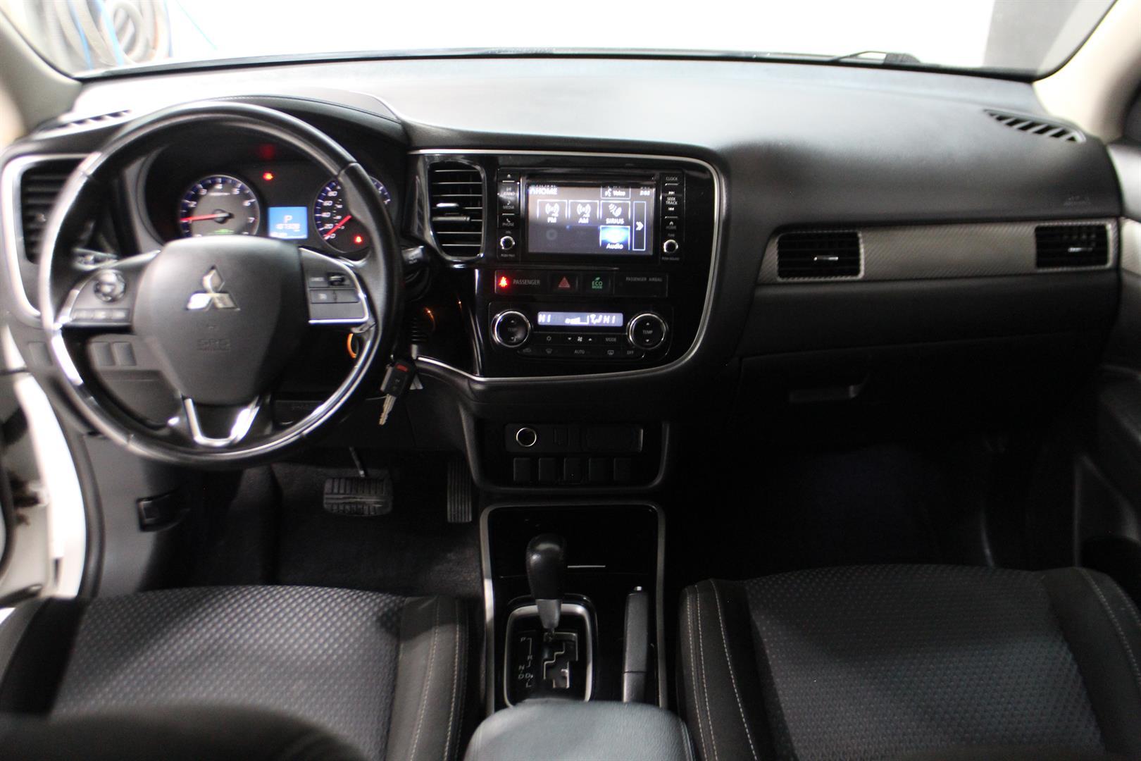 Mitsubishi Outlander 2017 - Image 13