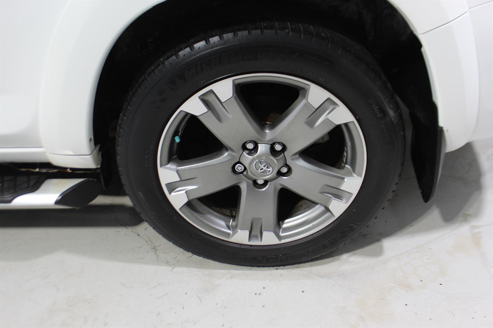 Toyota RAV4 2012 - Image 8