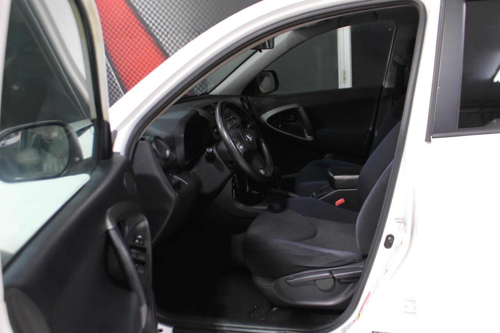 Toyota RAV4 2012 - Image 10