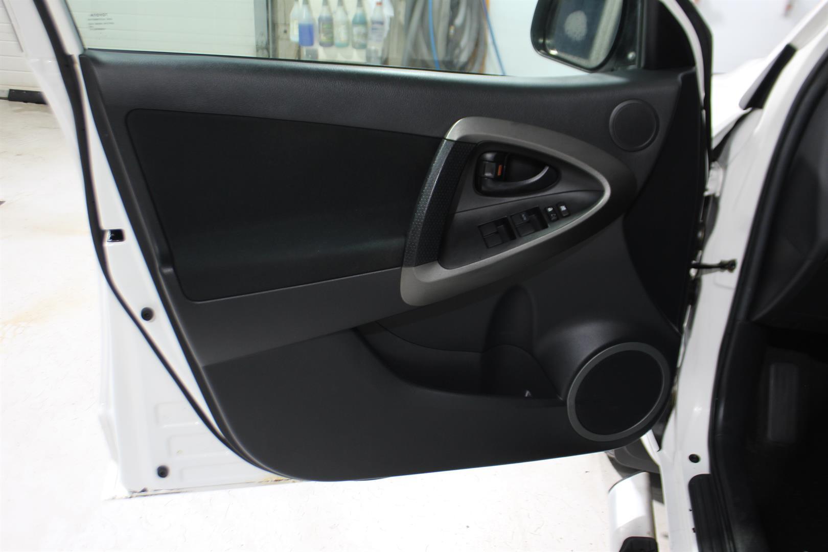 Toyota RAV4 2012 - Image 9