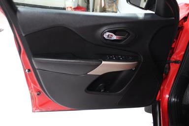 Jeep Cherokee 2018 - Thumbnail 9