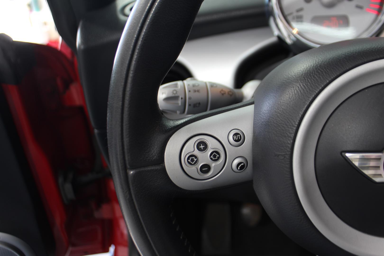 Mini Cooper Convertible 2006 - Image 17