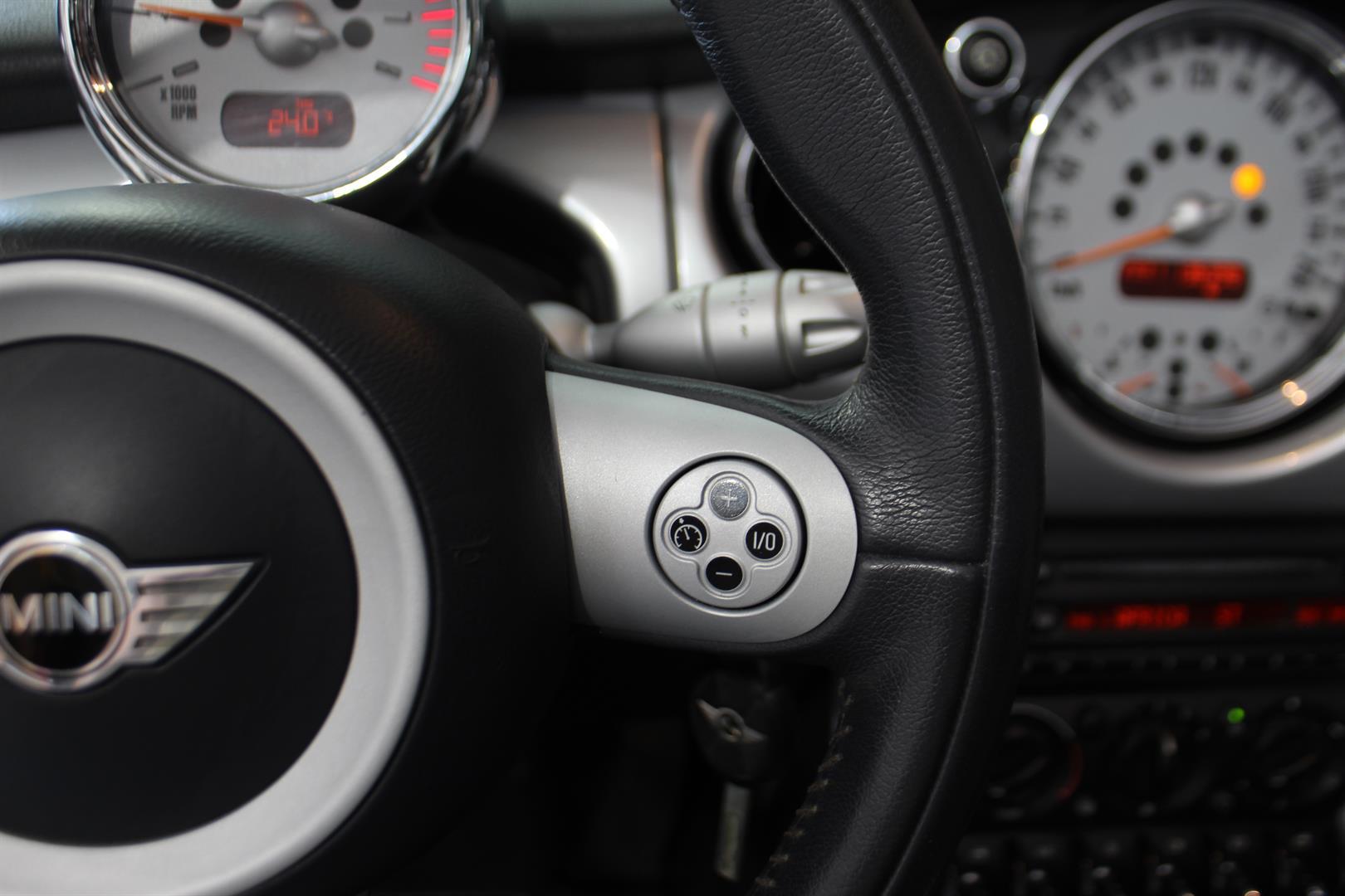 Mini Cooper Convertible 2006 - Image 18