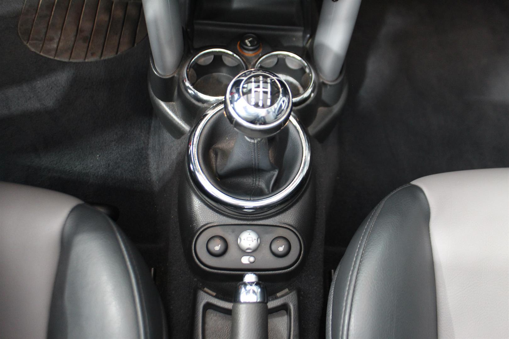 Mini Cooper Convertible 2006 - Image 24