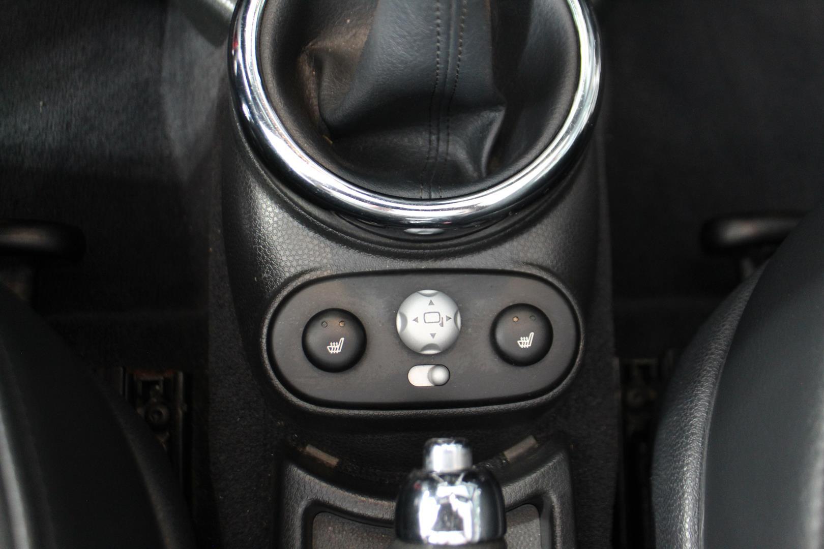 Mini Cooper Convertible 2006 - Image 25