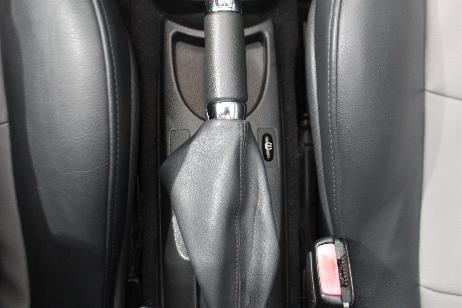 Mini Cooper Convertible 2006 - Image 26