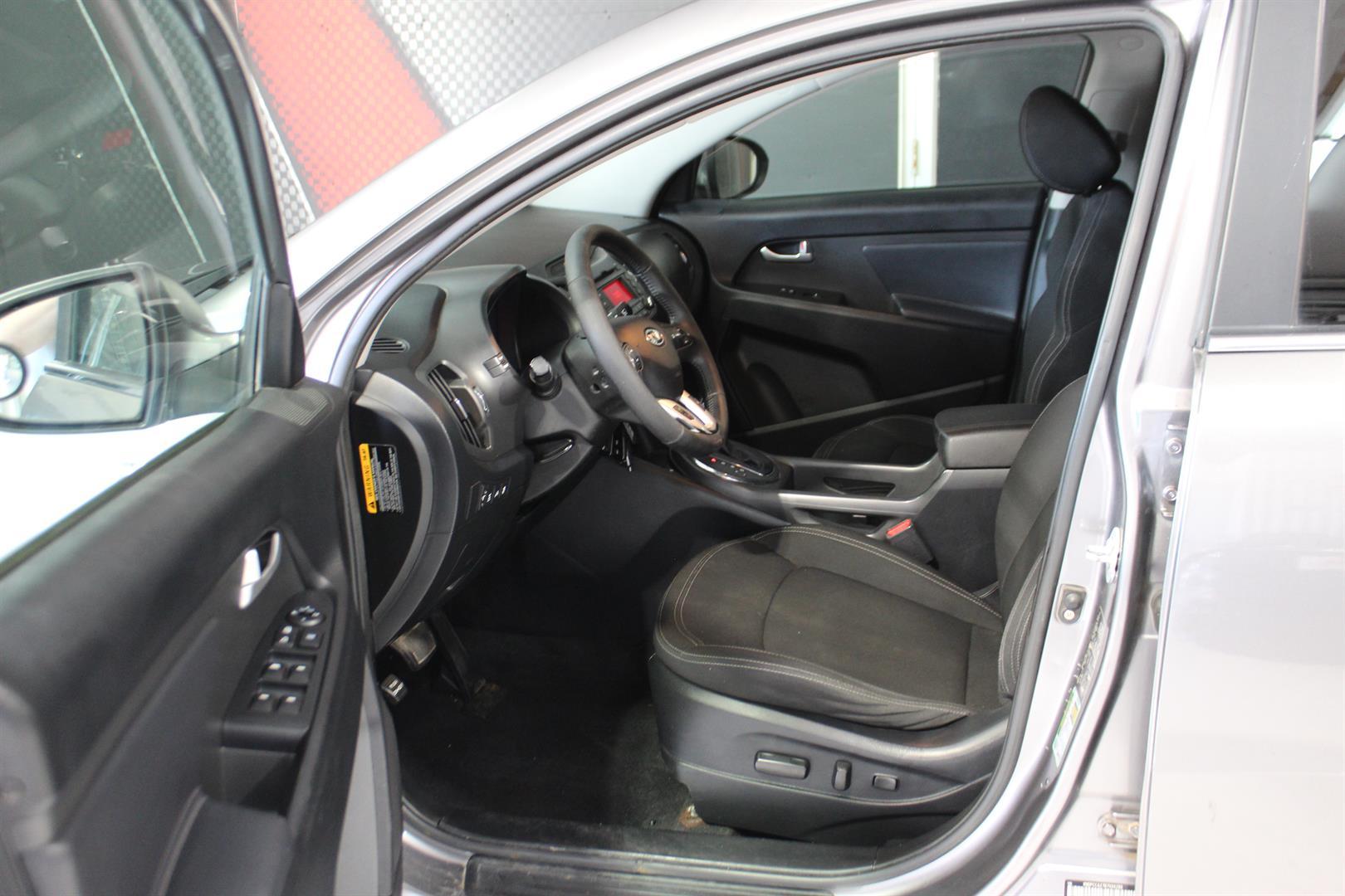 Kia Sportage 2011 - Image 11