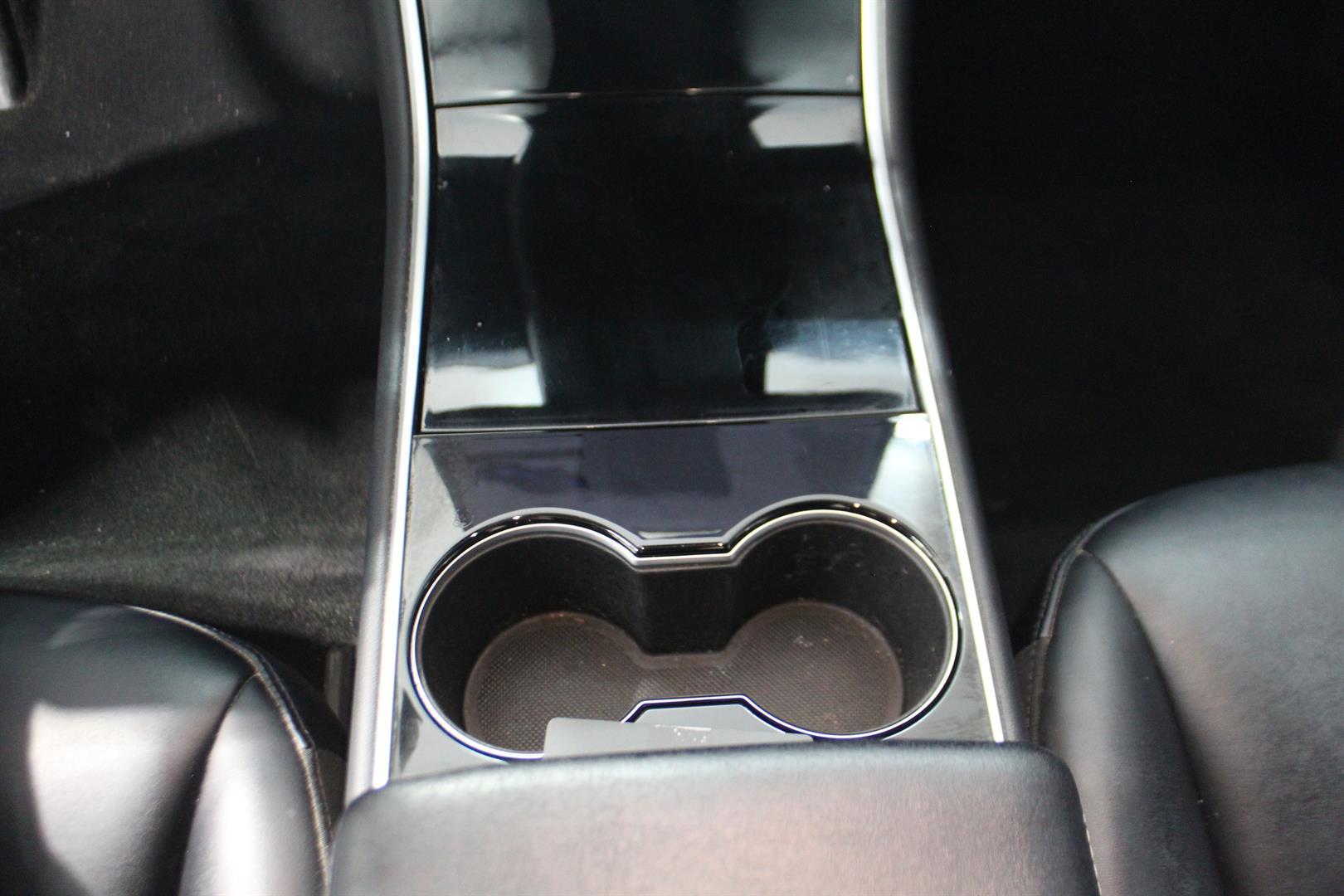 Tesla Model 3 2018 - Image 19