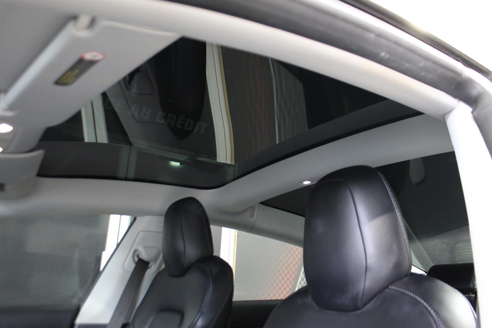 Tesla Model 3 2018 - Image 13