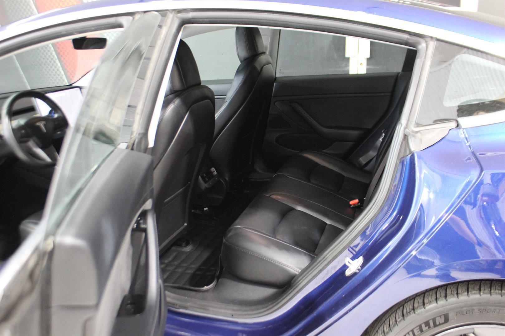 Tesla Model 3 2018 - Image 20