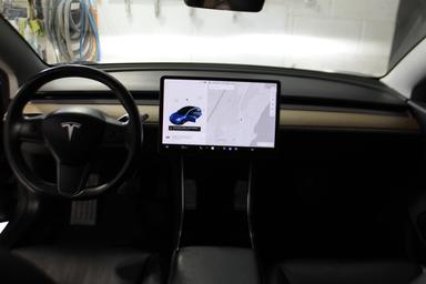 Tesla Model 3 2018 - Thumbnail 12