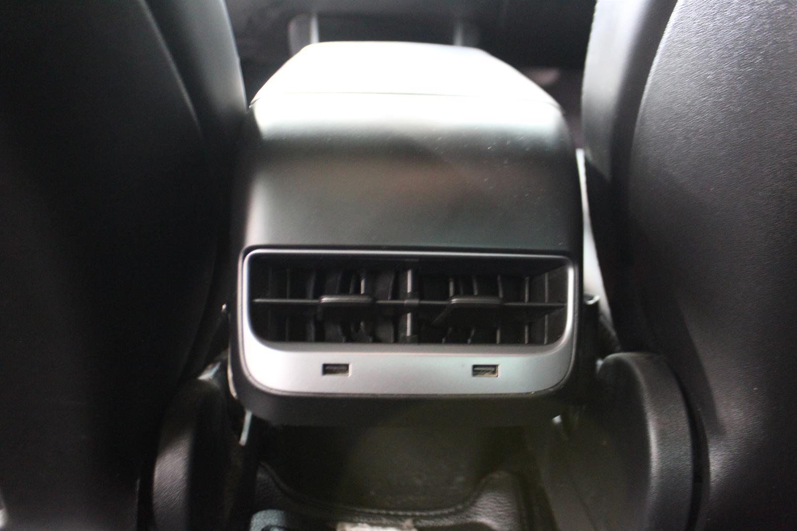 Tesla Model 3 2018 - Image 21