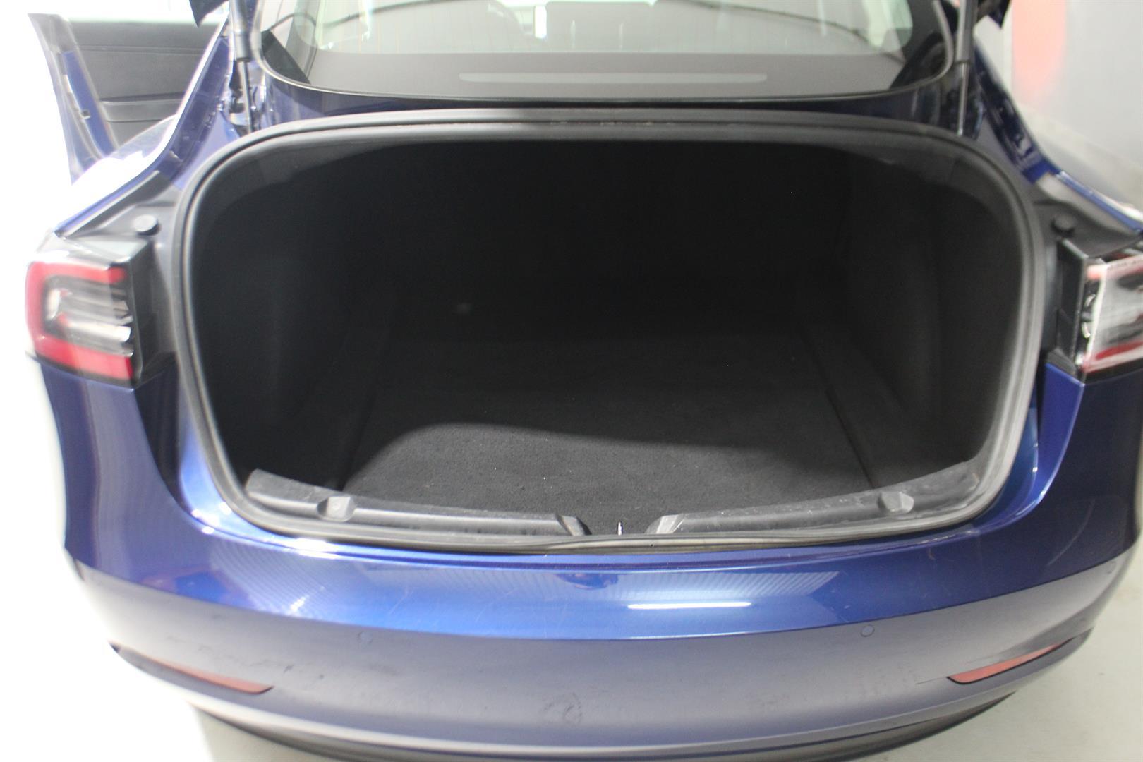 Tesla Model 3 2018 - Image 22