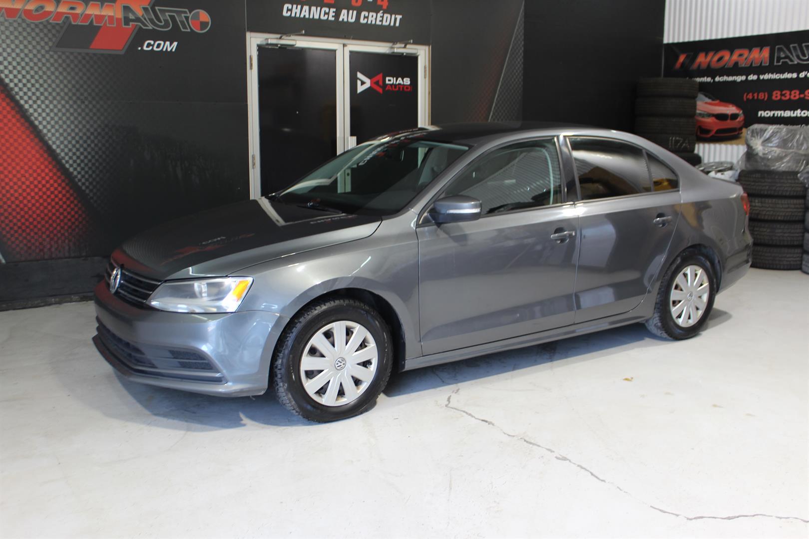 Volkswagen Jetta Sedan 2016 - Image 2