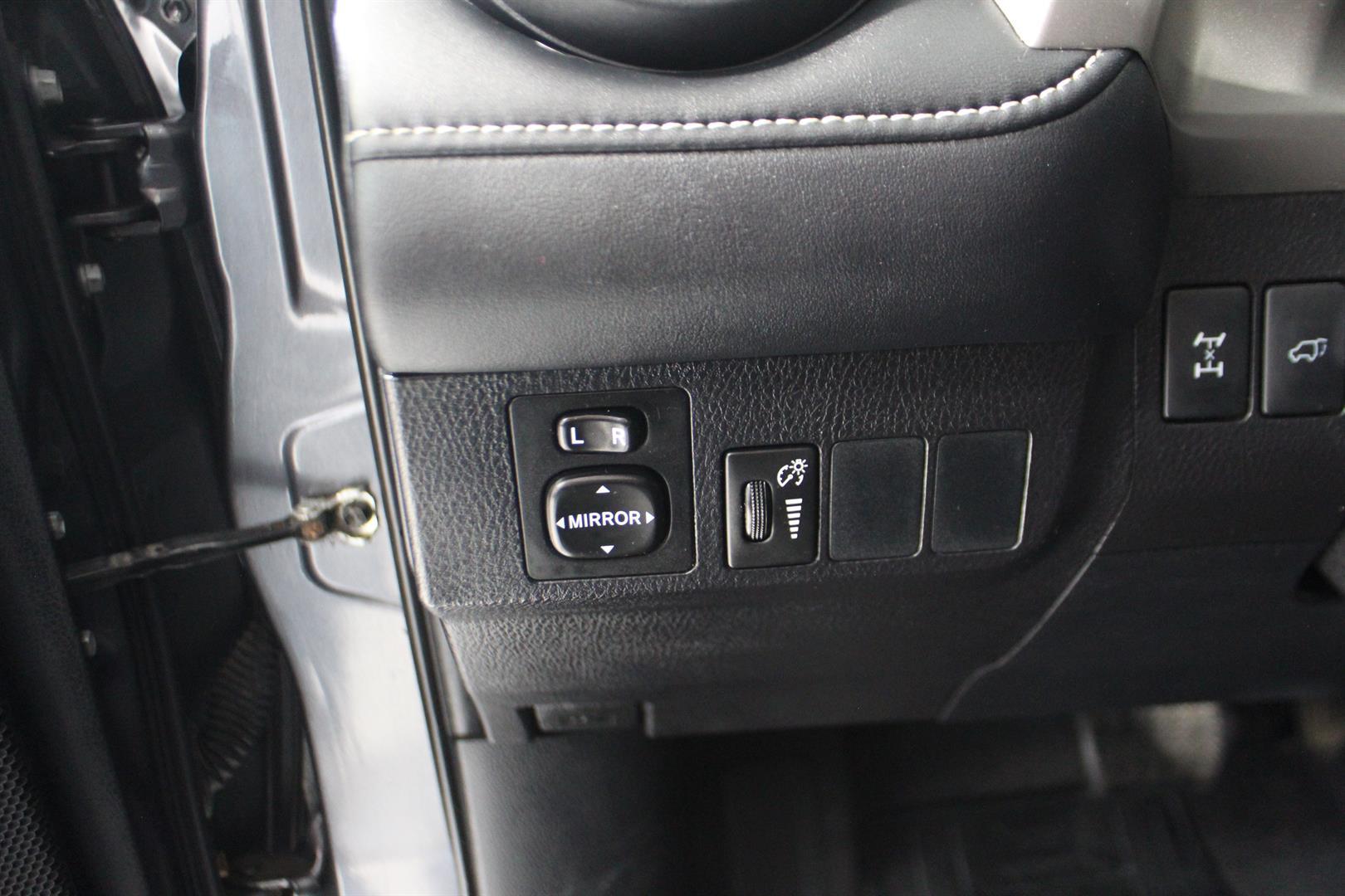 Toyota RAV4 2016 - Image 13