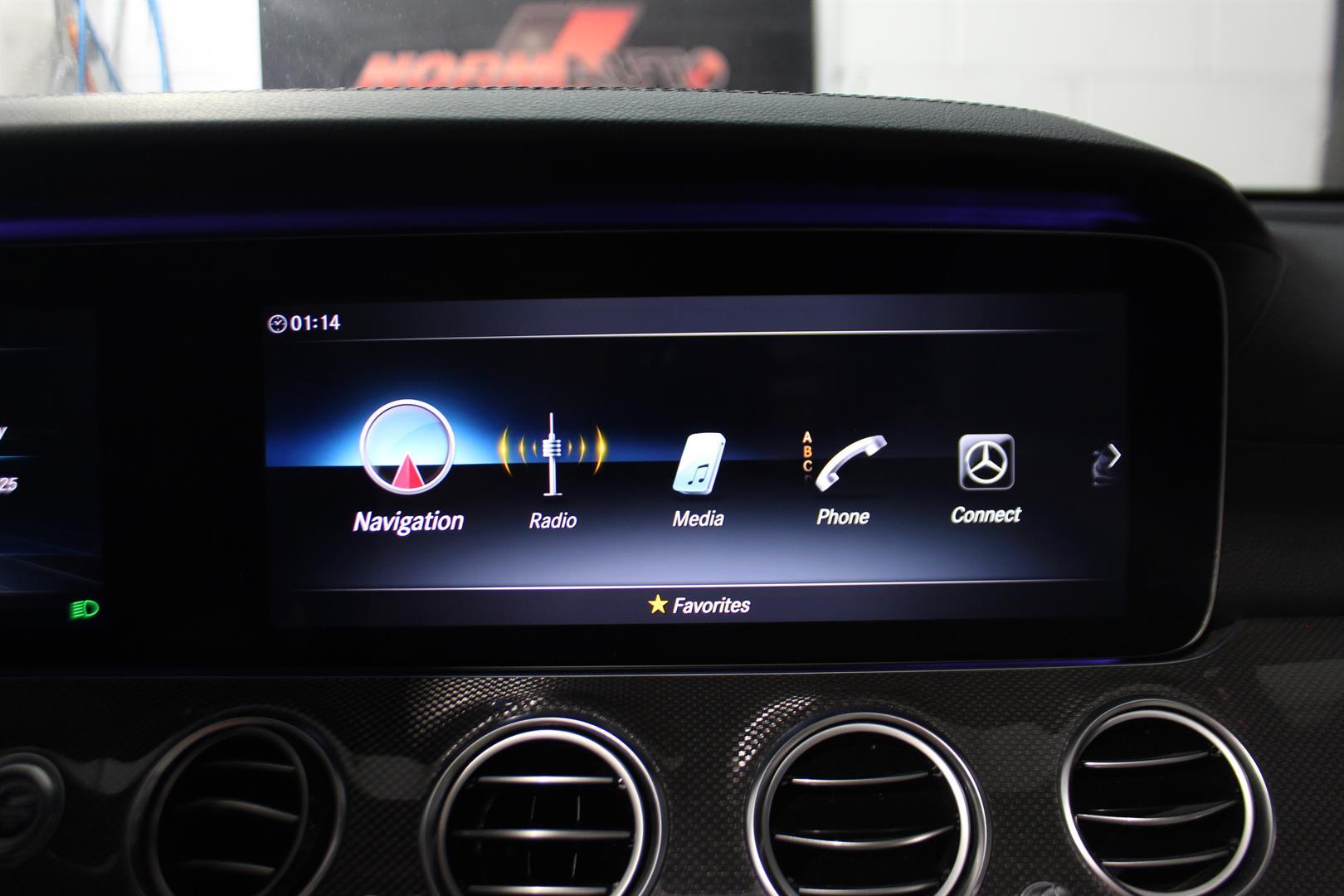 Mercedes-benz E-Class 2019 - Image 22