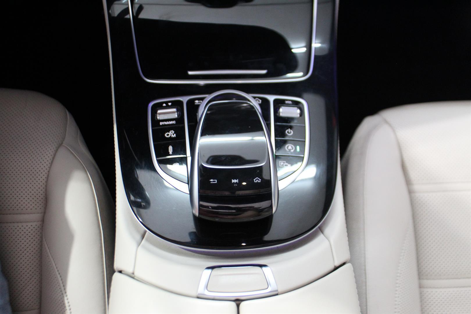 Mercedes-benz E-Class 2019 - Image 25