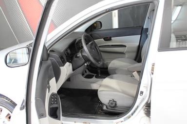 Hyundai Accent 2010 - Thumbnail 10