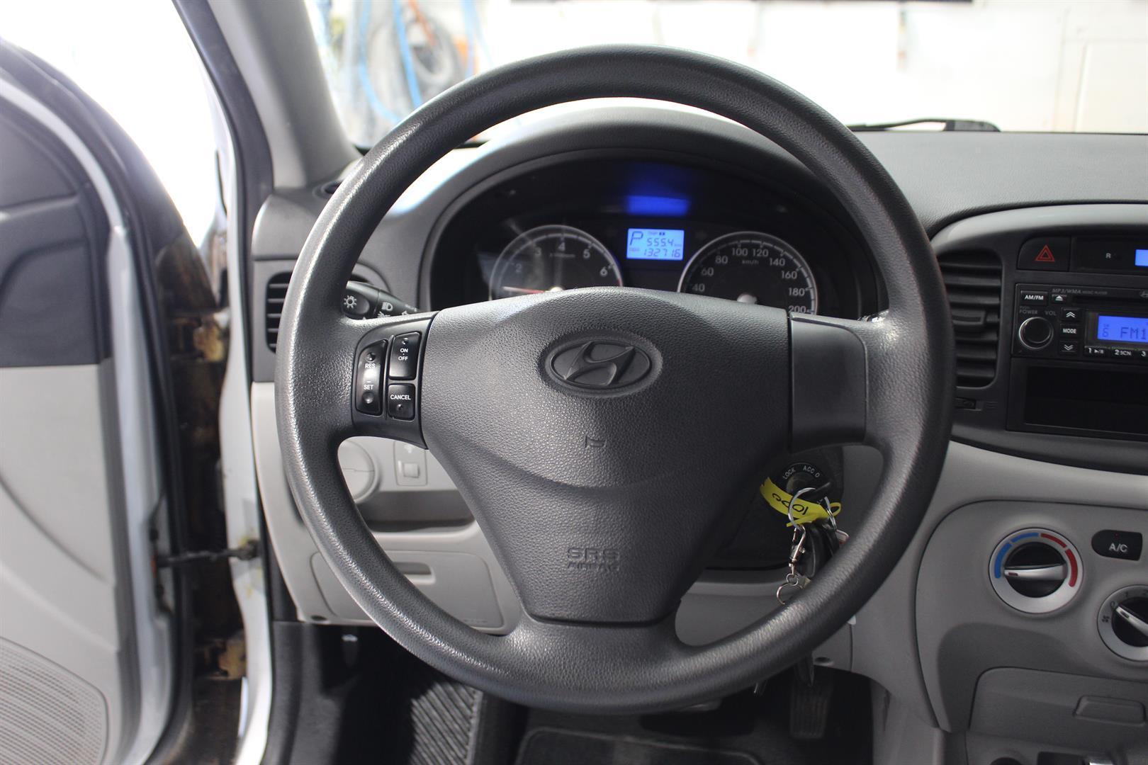 Hyundai Accent 2010 - Image 12