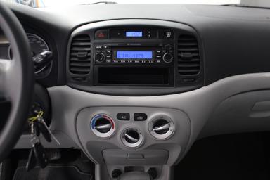 Hyundai Accent 2010 - Thumbnail 15
