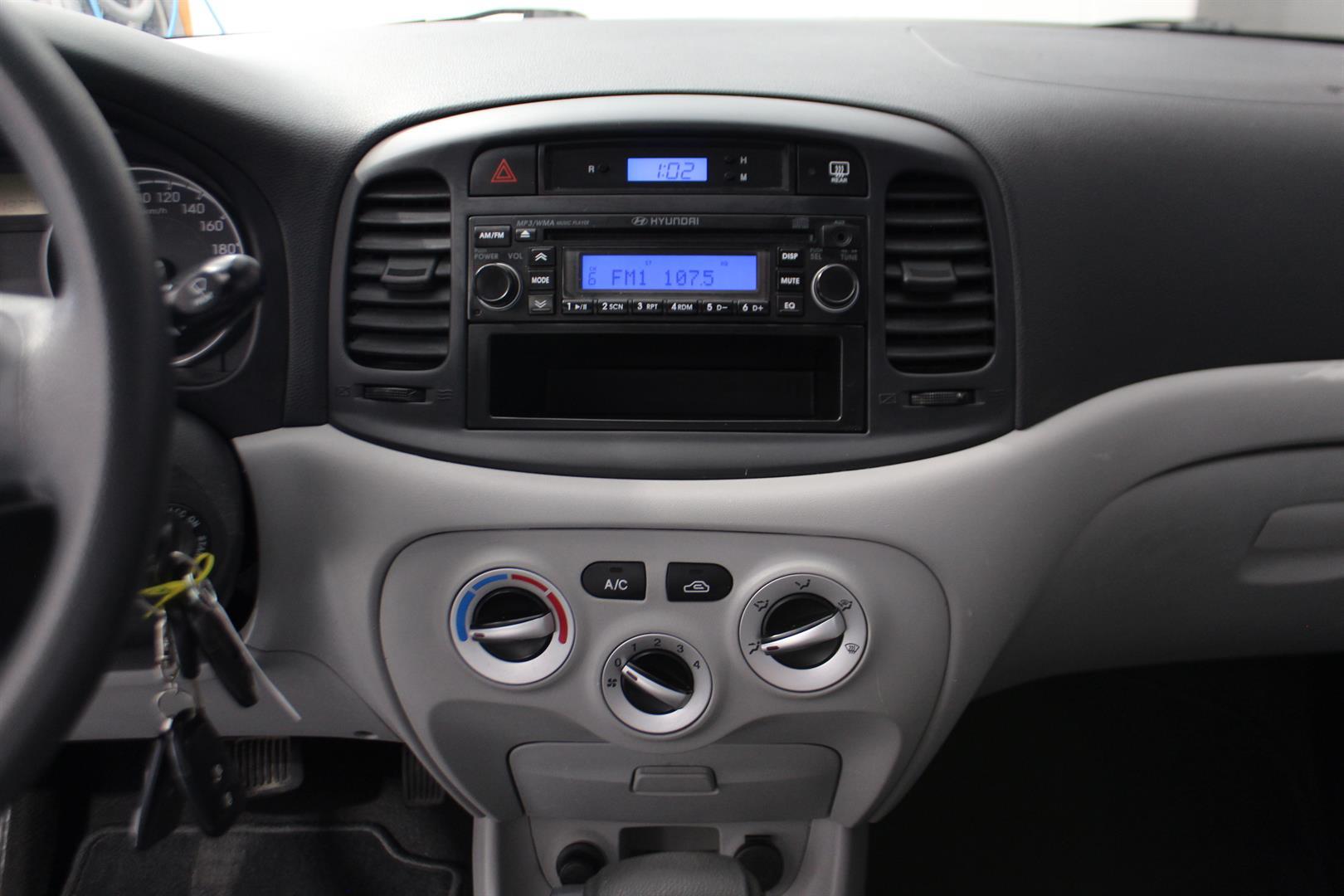 Hyundai Accent 2010 - Image 15