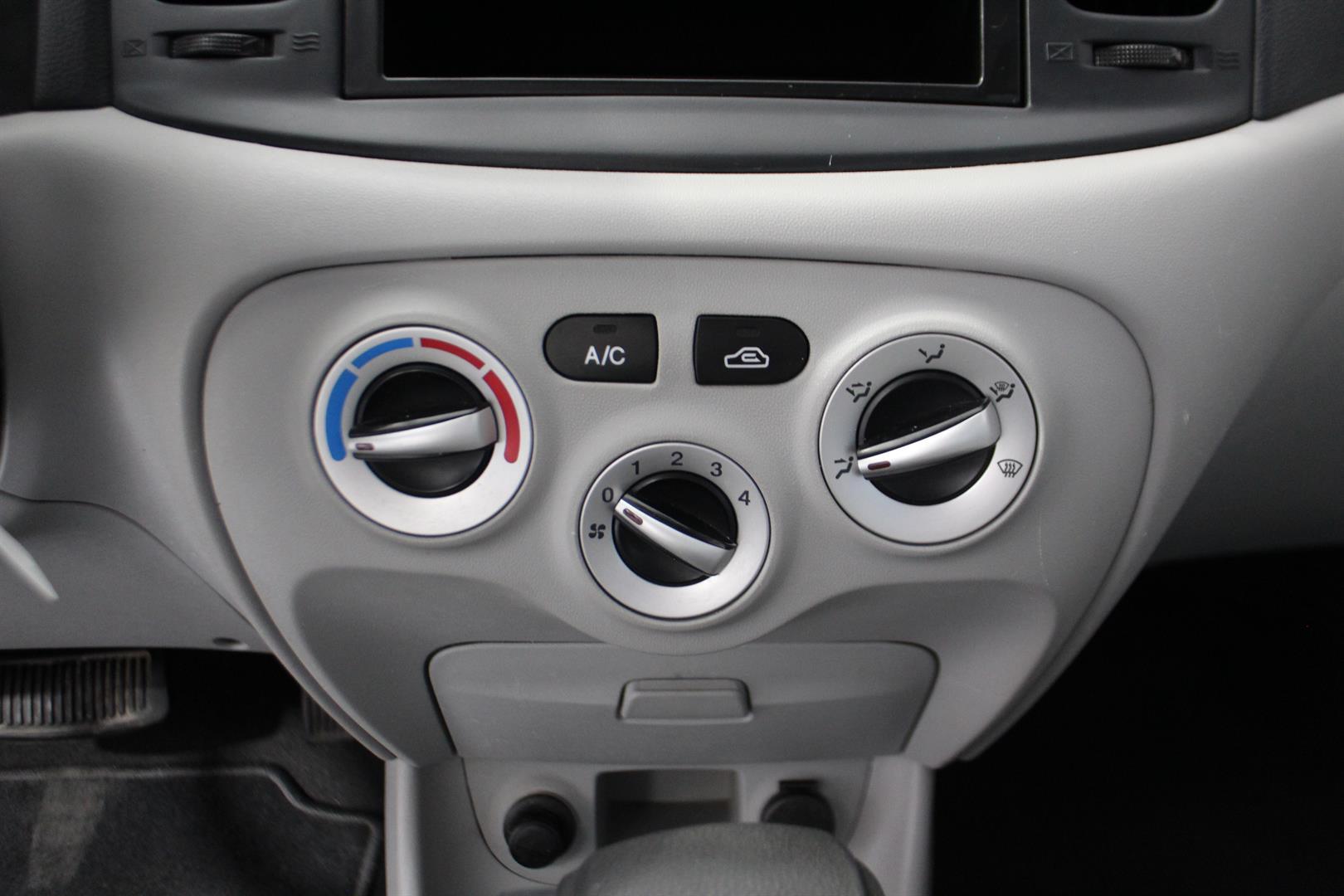 Hyundai Accent 2010 - Image 17